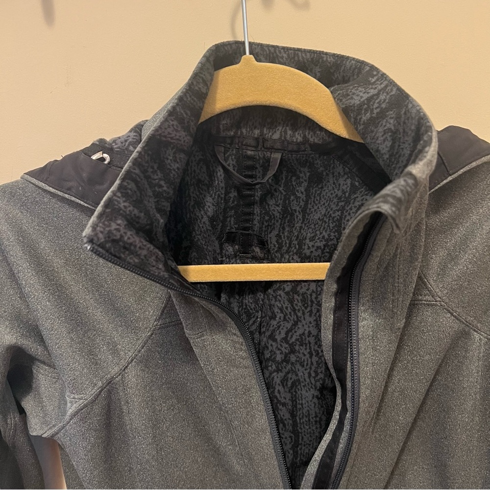 Lululemon Embark Softshell Waterproof Jacket Size 4 - Picture 2 of 9